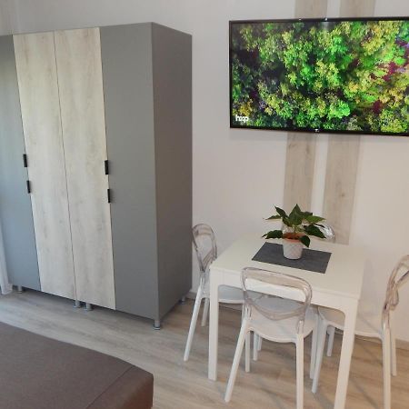 Pisztacia 2020 Apartman Kazincbarcika Bagian luar foto