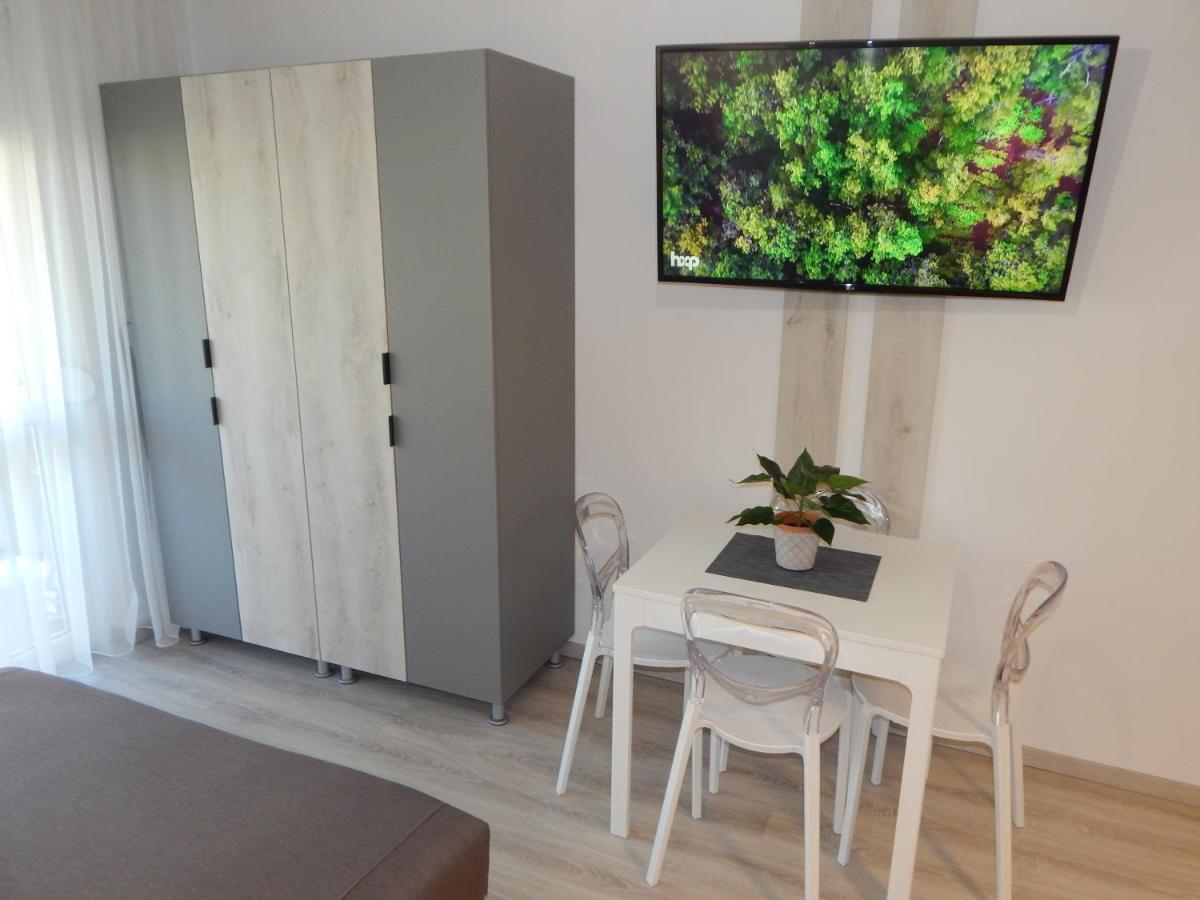 Pisztacia 2020 Apartman Kazincbarcika Bagian luar foto